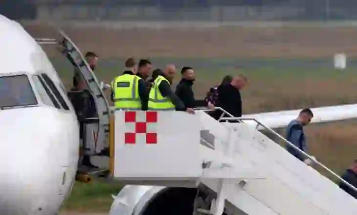 Mbërrijnë nga Dubai tre të shumëkërkuarit, akuzohen si të përfshirë në ngjarje të rënda kriminale