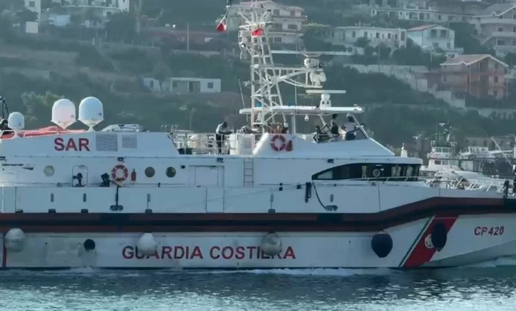 Mbërrin në Shëngjin anija me 15 emigrantë nga Italia