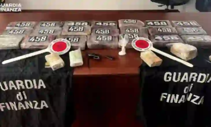 Mbi dy milionë euro kokainë dhe një armë, arrestohet shqiptari në Itali