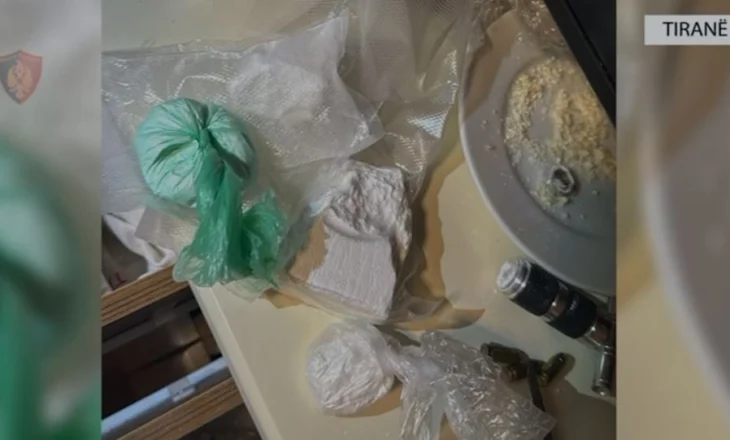 Me armë dhe drogë në automjet, dy të arrestuar në Tiranë