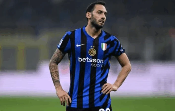 “Më lini të kthehem në shtëpi”, zbardhet biseda mes Çalhanoglu dhe drejtuesve të Interit