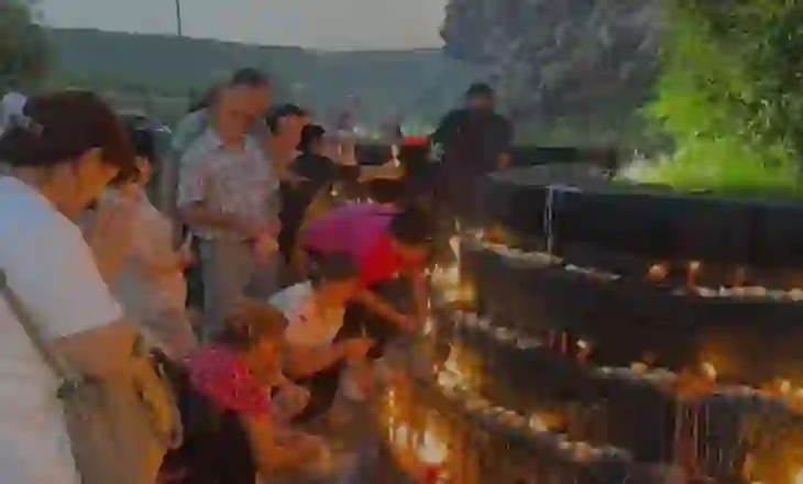 Me qirinj në duar, qytetarët përmbyllin pelegrinazhin e 13 të martave në Kishën e Shna Ndout në Laç