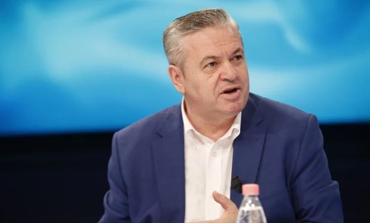‘Më rrëzuan nga froni, por jo nga kauza’, Murrizi ironizon deputetët: Hyni të qeshur e dilni…