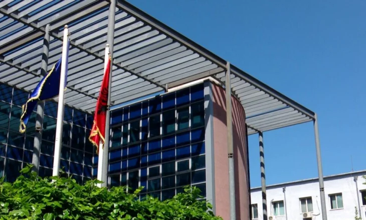 “Më shkarkoi tre herë me postë”, dëshmon në GJKKO paditësi i Bardh Spahisë