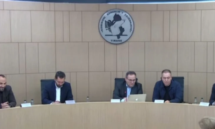 Me shumicë votash, KAS rrëzon kërkesën e PD për qarkun e Kukësit