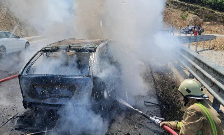 Merr flakë një makinë në bypass-in e Vlorës, shuhet nga zjarrëfikësit