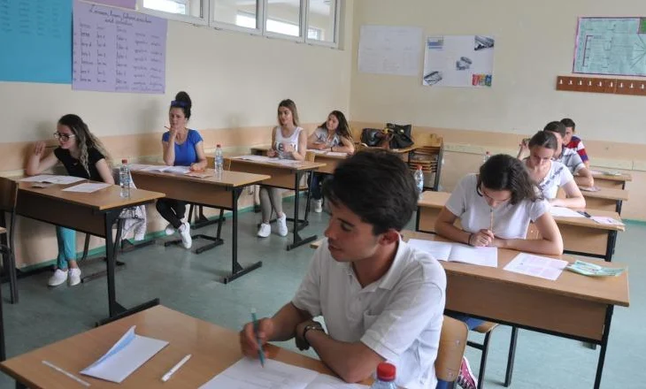 Minimatura, 28 mijë nxënës do të testohen sot në lëndën e Matematikës