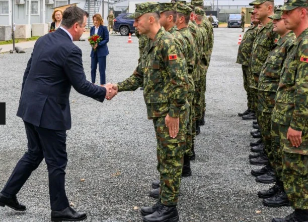 Ministri Balla viziton bazën ushtarake të NATO-s në Letoni