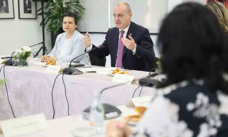 Ministri Hasani me përfaqësues të shoqërisë civile dhe grupeve të interesit: Transparencë dhe llogaridhënie për hartimin gjithëpërfshirës të politikave