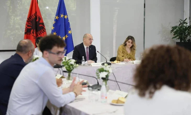 Ministri Hasani takohet me përfaqësues të shoqërisë civile dhe grupeve të interesit