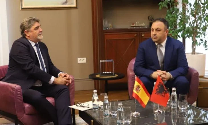 Ministri Hoxha pret ambasadorin e Spanjës: Forcojmë bashkëpunimin në luftën kundër krimit dhe pastrimit të parave
