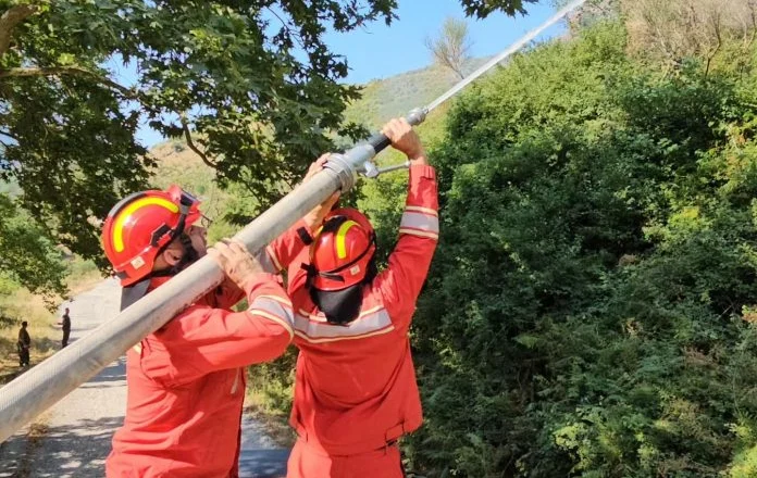 Ministria e Mbrojtjes njofton se nga 58 vatra zjarri të raportuara gjatë 24 orëve të fundit, vetëm 1 ka mbetur aktive