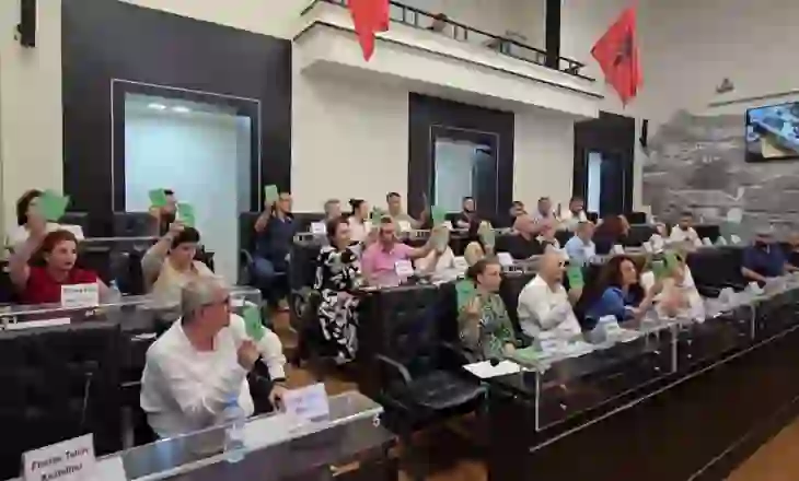 Miratohet harta e re e plazheve në Durrës: 30% i takon publikut! Debate për transportin dhe rindërtimin