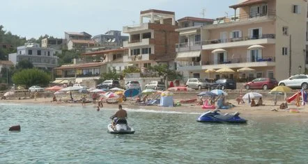 Motorët e ujit “kërcënim” për pushuesit, ekspertët: Kontrollet të jenë edhe nga ajri, test droge dhe alkooli