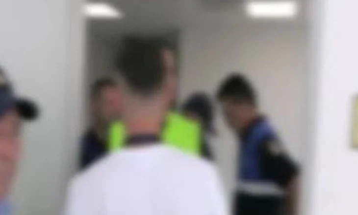 “M’u qëroni! Ju vramë”-Denoncimi: Stafi i emisionit “Xhadat” u dhunua në Bashkinë e Kurbinit! Asociacioni i Gazetarëve: Të nisë hetimi