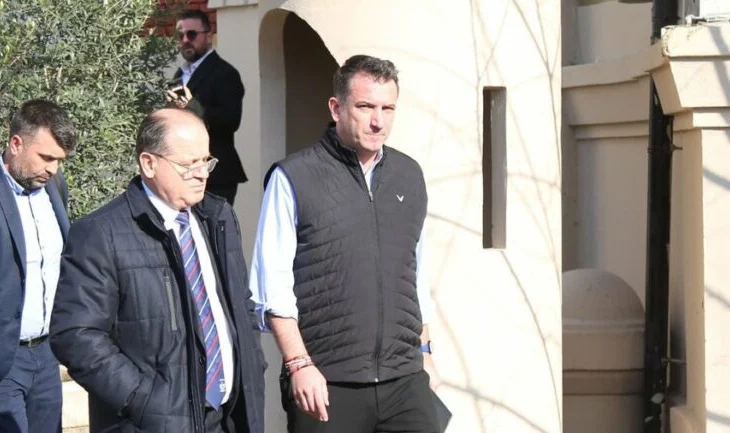 Mungesa e Elman Abules shtyn seancën për Erion Veliajn