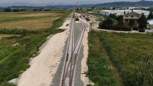 Në gjurmët e hekurudhës së re Vorë Hani i Hotit! Mesi i rrugës strategjike Durrës-Prishtinë