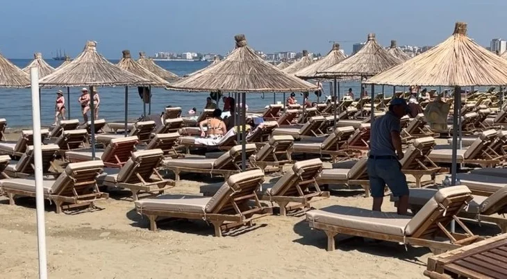 Në Lungomare dhe Zvërnec mungojnë hapësirat e lira, qytetarët nuk lejohen të bëjnë plazh pa pagesë