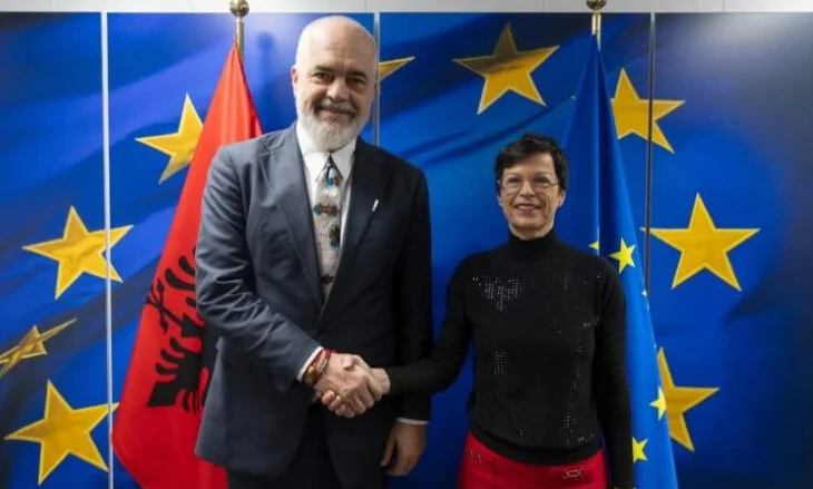 Negociatat me BE, Komisionerja Kos nesër video-konferencë me Ramën