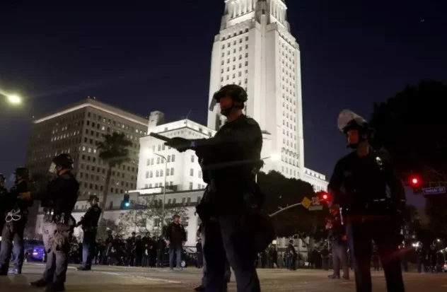 Nën “shtetrrethim” për natën e dytë Los Angeles/ Protesta dhe mbi 400 arrestime