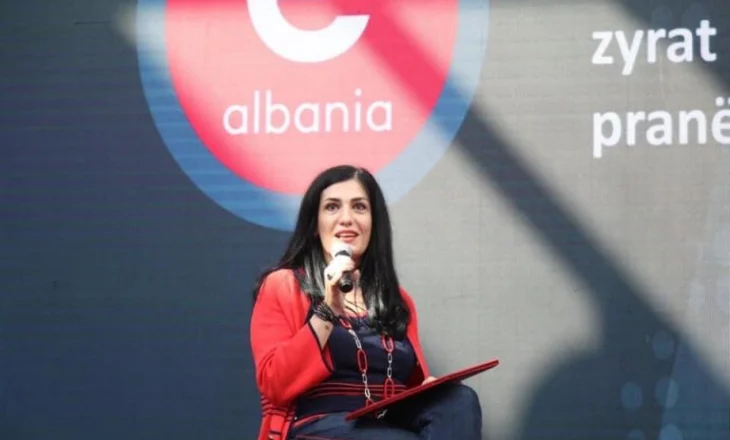 Nga Dibra, në Pogradec, gjendja civile në kolaps, Mirlinda Karçanaj e AKSHI-t lë qytetarët pa pasaporta dhe pa…