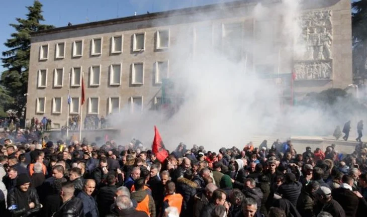 Nga protestat te greva e urisë në Kuvend, Balliu ‘zbulon’ strategjinë e PD-së kundër Ramës