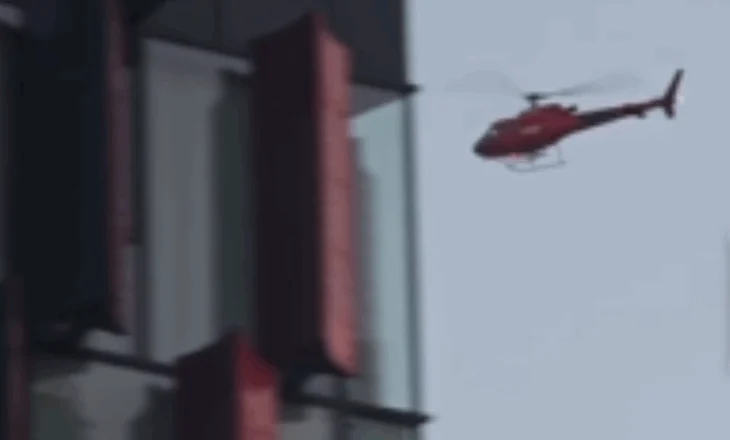 Ngrihet helikopteri rreth stadiumit, çfarë po ndodh?