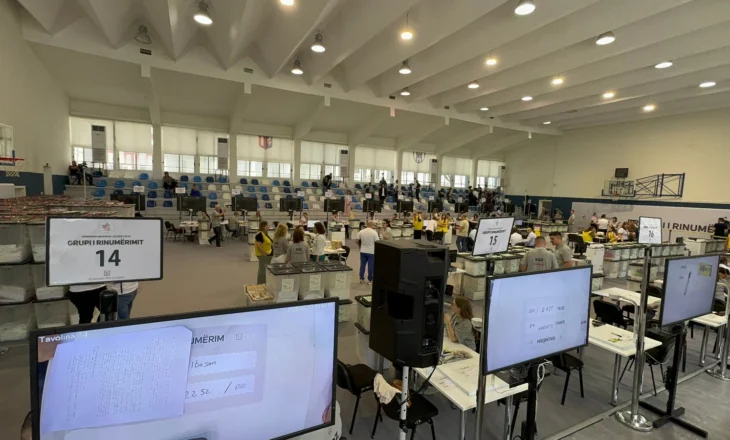 Nis rinumërimi i votave, të parat hapen kutitë e Gramshit dhe Peqinit