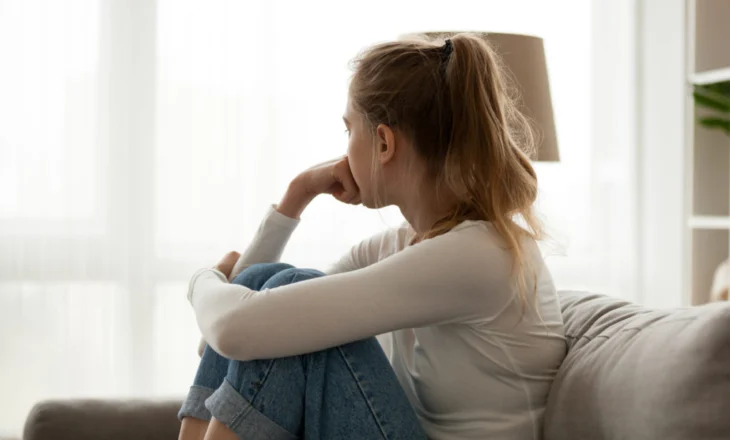 Një e treta e familjeve në Tiranë dhe Korçë me një person, si u dyfishuan në një dekadë