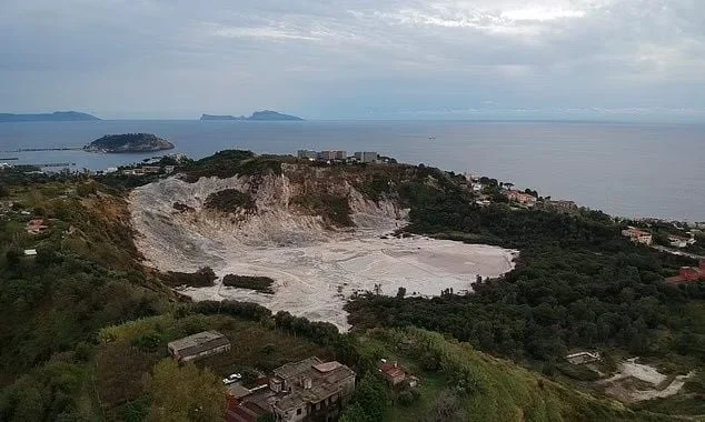 Një nga vullkanet më të mëdha është zgjuar, shkencëtarët: Do ta zhysë planetin në kaos