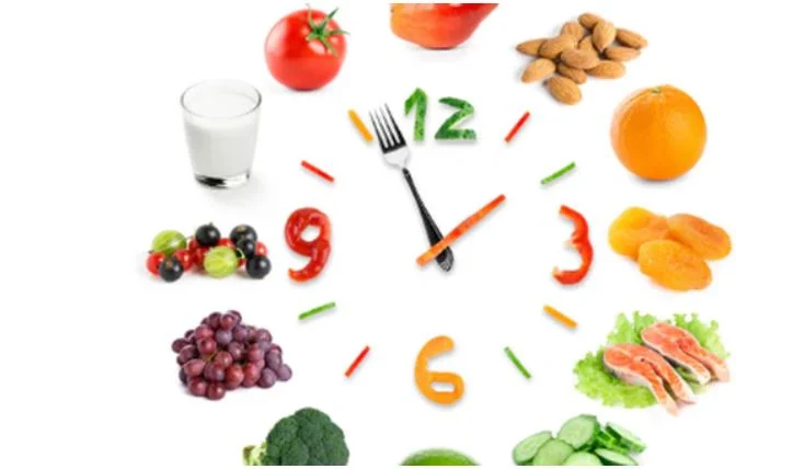 Një, tri apo gjashtë vakte në ditë, çfarë preferon metabolizmi?