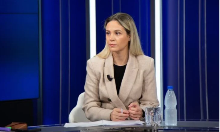 “Pa dinjitet edhe në vdekje”/ Landfilli i Sharrës përpin varrezat, Ola Xama trondit me denoncimin: As 2 metra tokë me..