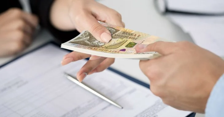 Paga mesatare bruto mujore arrin 82,210 lekë