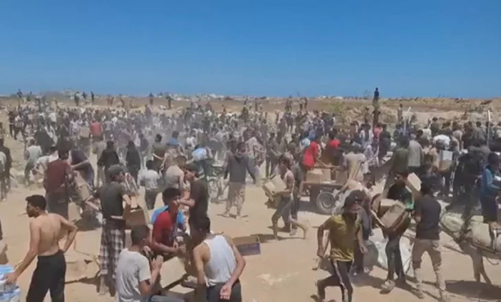 Pamje kaotike, palestinezët sulmojnë 77 kamionë të OKB-së me ndihma