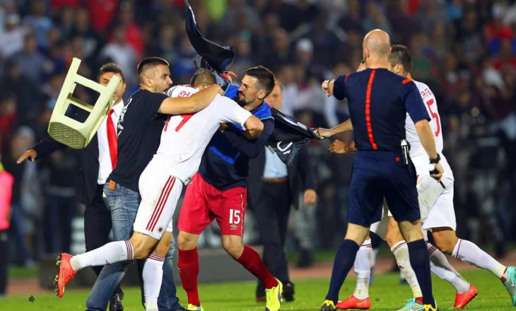 Pamjet e tmerrit në Beograd, si huliganët serbë dhunuan futbollistët e Shqipërisë 11 vite më parë (VIDEO)