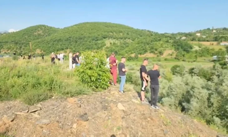 Pamjet/ Gjendet gjallë pas tre ditësh i 35-vjeçari, mbeti i bllokuar në makinë pas aksidentit