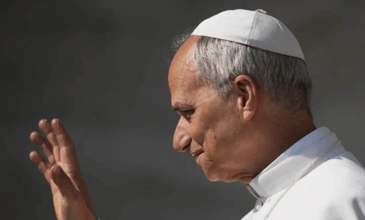 Papa paralajmëron politikanët për sfidat që sjell zhvillimi i Inteligjencës Artificiale