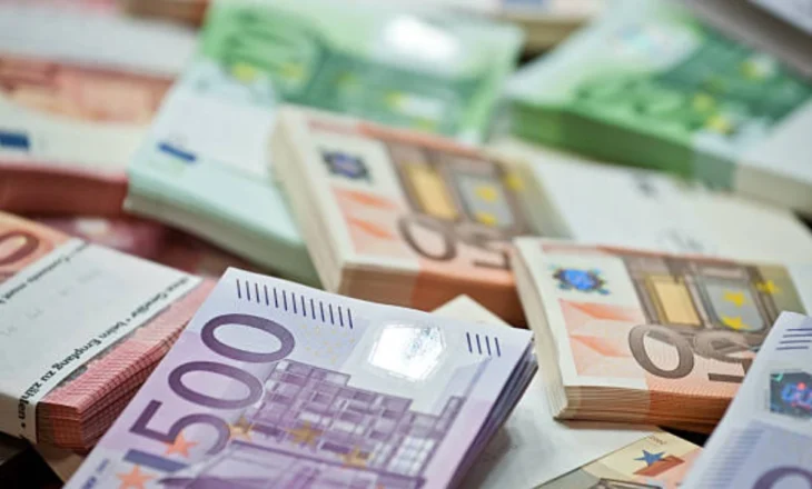Para për të afërmit dhe investime në Shqipëri! Rriten remitancat në 3-mujorin e parë, arrijnë 251 mln euro