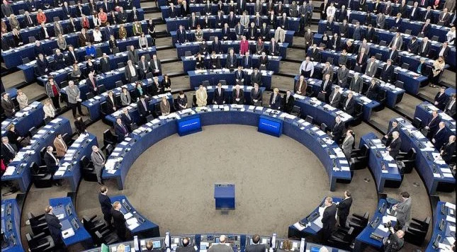 Parlamenti Europian miraton raportin për Shqipërinë: Mirëpresim objektivin për mbylljen e negociatave deri në 2027