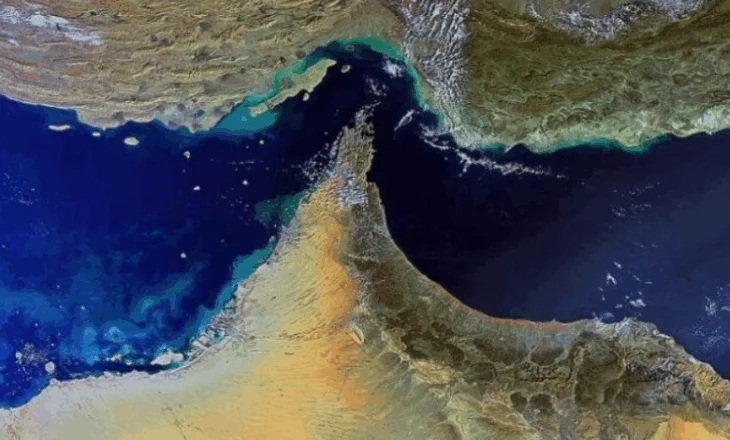 Parlamenti iranian voton mbylljen e Ngushticës së Hormuzit