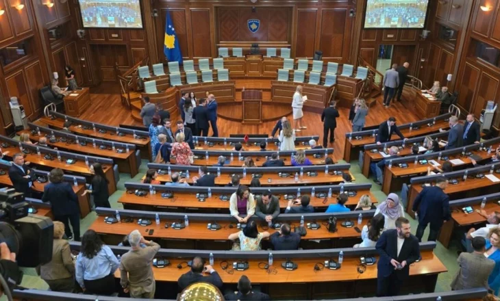 Pas aktgjykimit të Kushtetueses, topi te marrëveshja politike… ose presidentja