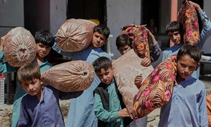 Përballen me depërtim masiv, Pakistani do të shqyrtojë zgjatjen e afatit për largimin e refugjatëve afganë