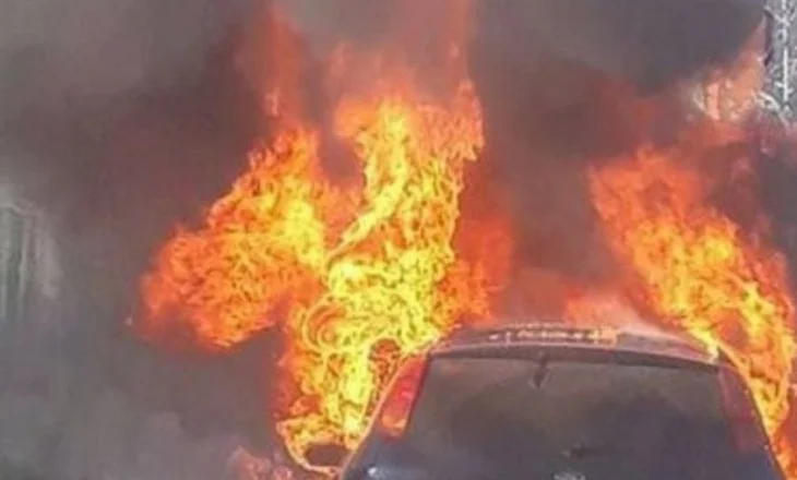 Përfshihet nga flakët një automjet në ecje në Qafë-Thanë, shkrumbohet plotësisht