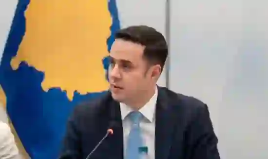 Përfundon takimi mes krerëve të partive politike në Kosovës, Abdixhiku: Një farsë publike, qëndrimet ishin të njëjta