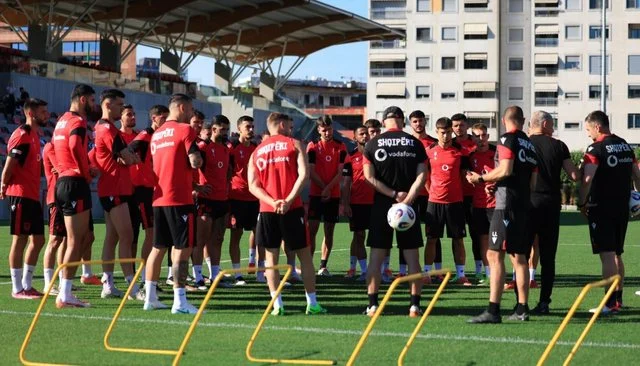Përgatitjet për ndeshjen me Serbinë, sulmuesi mungon në stërvitjet e Kombëtares