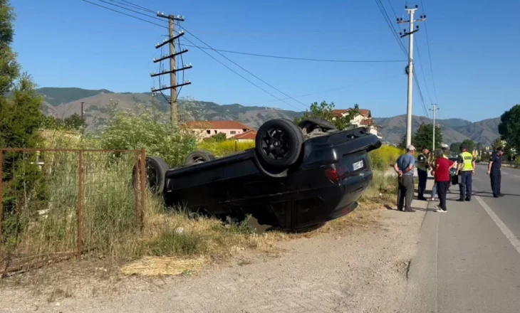 Përmbyset makina në aksin Korçë- Maliq, tre të plagosur nga aksidenti