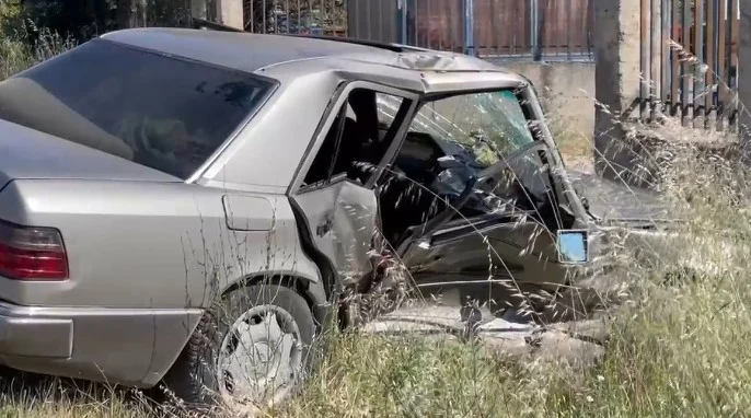 Përplasen dy automjete në Korçë, një person transportohet në spital