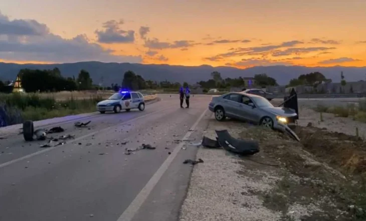 Përplasje e fortë mes dy automjeteve në Pogradec, lëndohen tre persona