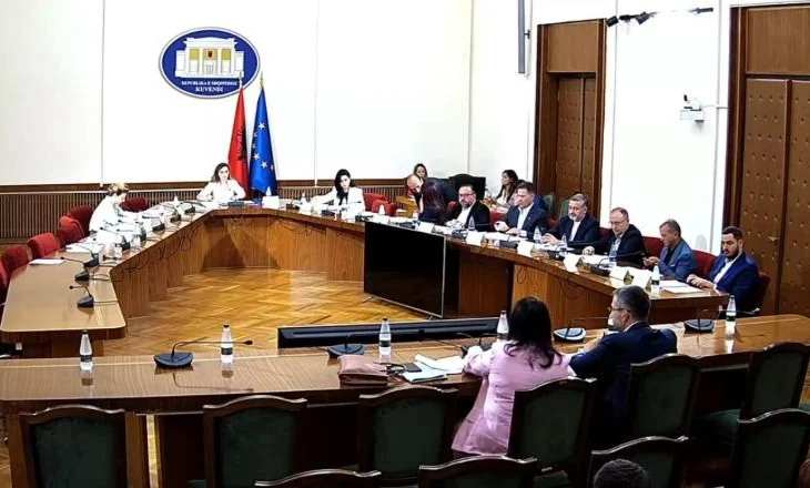 Përplasje në Komisionin për Çështjet Evropiane/ Tabaku akuzon, Kodheli kundërpërgjigjet