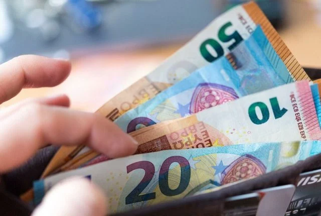 Pikiata e euros/ Vakaj: Ja një ndër faktorët që ka ndikuar në rënien e saj